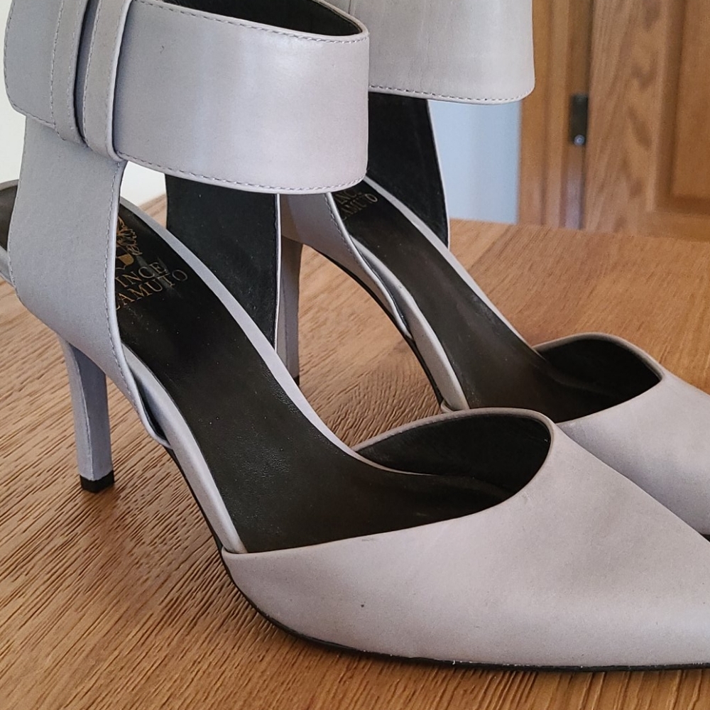 Vince Camuto high heels - Picture 2 of 4